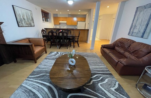 Hollyburn Casa | Adorable,2 bedrooms in West Vancouver
