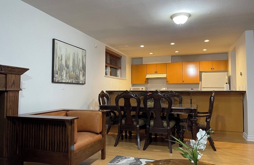 Hollyburn Casa | Adorable,2 bedrooms in West Vancouver
