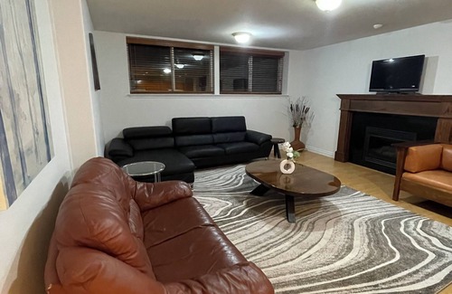 Hollyburn Casa | Adorable,2 bedrooms in West Vancouver