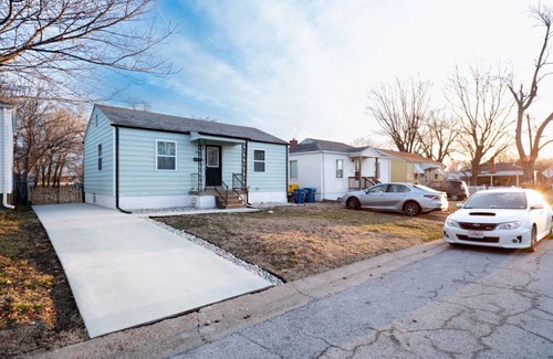 St. Charles Casa | Adorable 2 Bedroom Home