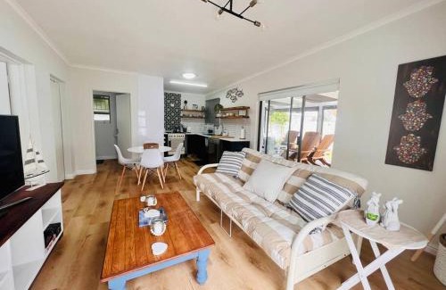 Sandbaai Casa | Adorable 2 Bedroom Cottage with spacious veranda