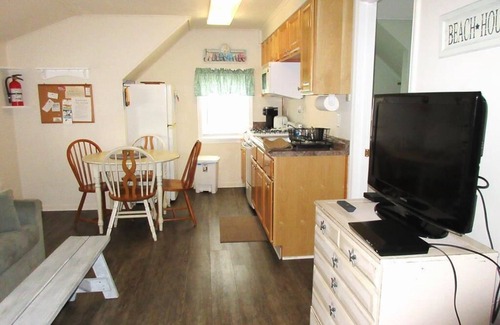 Ship Bottom Apartamento | Adorable 2 bedroom second floor duplex in Ship Bottom, short walk to the beach.