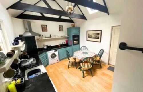 Killarney Cabaña | Adorable 3-bedroom cottage in Tiernaboul located 2.5 miles from Killarney Town