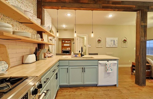 Ellensburg Casa | Adorable 3- Bedroom Country-Side retreat w/Hot Tub