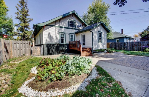 Little Falls Casa | Adorable 3-bedroom charming little ranch house with AC in historical LittleFalls