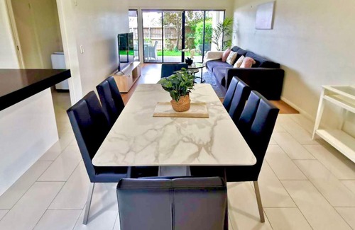 Kellyville Apartamento | Adorable 3 Br townhouse with wifi & parking