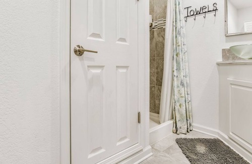 Villa Sabine Condominio | Adorable/Affordable! Renovated 1BR/2 Full Bathroom - Pensacola Beach Condo!