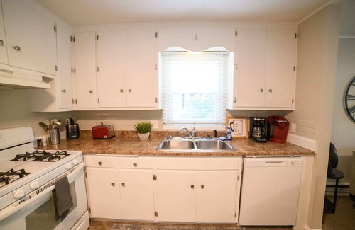 Great Falls Casa | Adorable and Cozy Bungalow - 2 Bedrooms - 1 bath