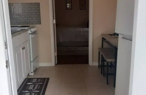 West Park Cabaña | Adorable and Cozy Guesthouse. Take it easy at this unique and tranquil getaway.