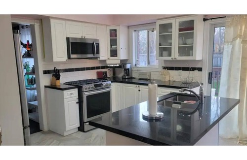 Barrie Casa | Adorable and spacious 3 bedrooms house close to all amenities/quite neighborhood