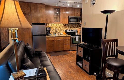 Neartown Casa | Adorable apartamento en Montrose