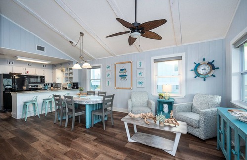 Gulf Shores Cabaña | Adorable Beach Bungalow ONE BLOCK from the Gulf HEATED Pool available Oct-May!