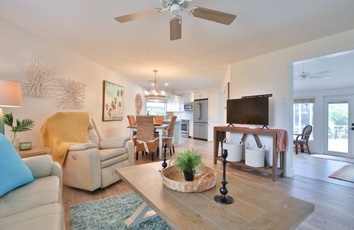 Southgate Casa | Adorable Beach Bungalow with privacy yet 10 minutes to many events