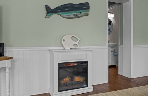 Isle of Palms Casa | ¡NUEVO EN EL MERCADO DE ALQUILER ADORABLE, CASA DE PLAYA MODERNA TOTALMENTE RENOVADA! ¡UN BLOQUEO A LA PLAYA Y BICICLETA CORTA A MARINA!