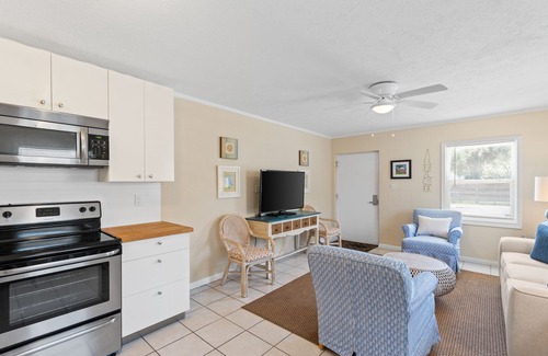 Laguna Beach Estates Condominio | Adorable Beach Cottages in Panama City Beach by Panhandle Getaways
