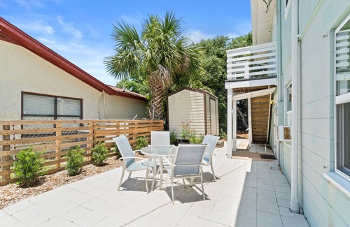 Laguna Beach Estates Condominio | Adorable Beach Cottages in Panama City Beach by Panhandle Getaways
