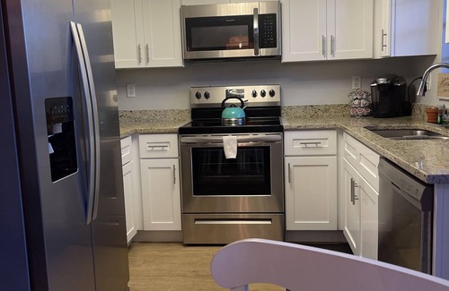 Villages of Seaport Casa | Adorable Beachside Retreat @ Peacock Beach (pet friendly!)