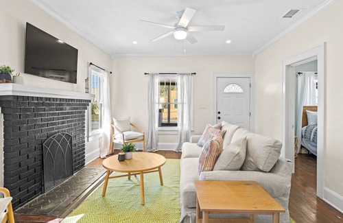 River District Casa | Adorable Bungalow in Historic Riverview Bradenton!