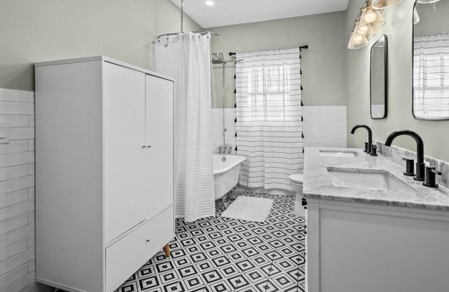 River District Casa | Adorable Bungalow in Historic Riverview Bradenton!