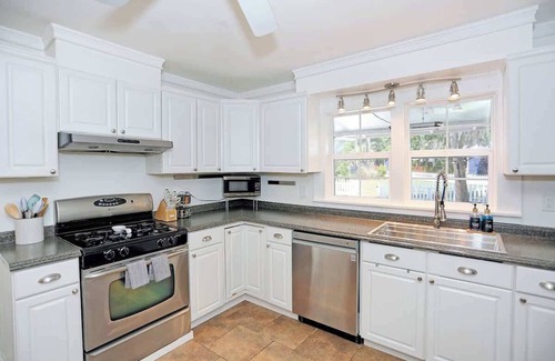 Whitemarsh Island Casa | Adorable Bungalow Near City, Marina, & Tybee Beach