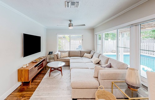 North Corals Casa | Adorable bungalow with an enclosed yard, private pool, grill, firepit, W/D, & AC