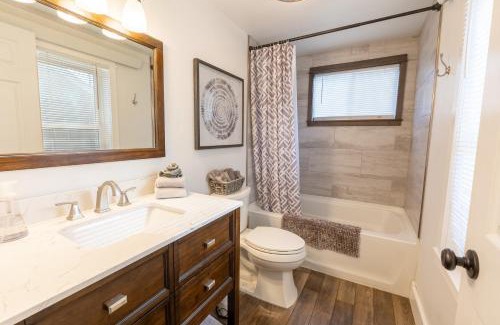 Rapid City Casa | Adorable Bungalow w/Private Patio Mins away from Downtown Rapid City