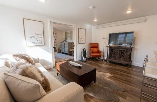 Rapid City Casa | Adorable Bungalow w/Private Patio Mins away from Downtown Rapid City