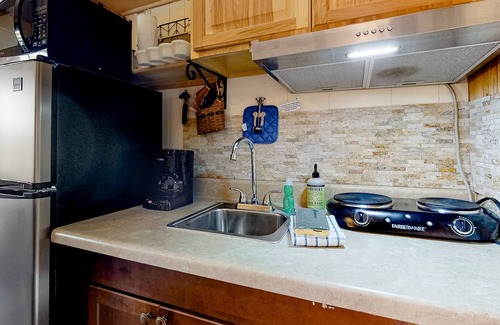 Thornton Cabina | Adorable cabin with WiFi, gas grill, pool, tennis & firepit