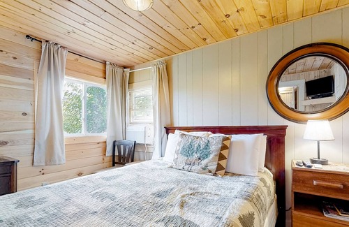 Thornton Cabina | Adorable cabin with WiFi, gas grill, pool, tennis & firepit