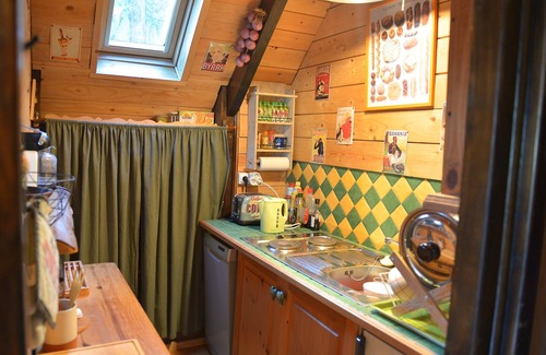 Les Lolettes Chalet De Esquí | Adorable chalet encaramado en el bosque con impresionantes vistas de la zona de esquí.