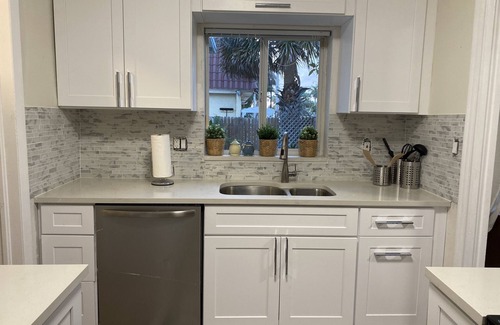 Deerfield Beach Cabaña | Adorable Cottage pasos de la playa! Duerme hasta 8