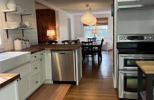 Madison Casa | Adorable Cottage close to Beaches and Town