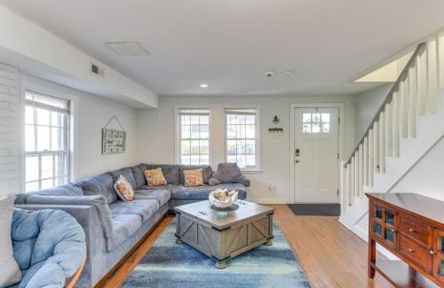 Colonial Beach Casa | Adorable Cottage Fire Pit, Walk to Colonial Beach