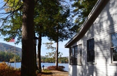 Bridgton Cabaña | Adorable cabaña en Moose Pond con Niza plana de arena