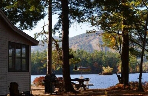 Bridgton Cabaña | Adorable cabaña en Moose Pond con Niza plana de arena