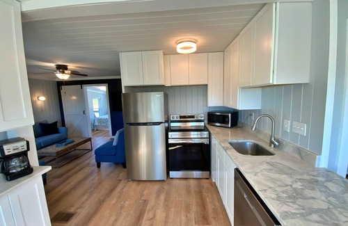 Surf Side Shores Casa | Adorable cottage w/ Beach Access