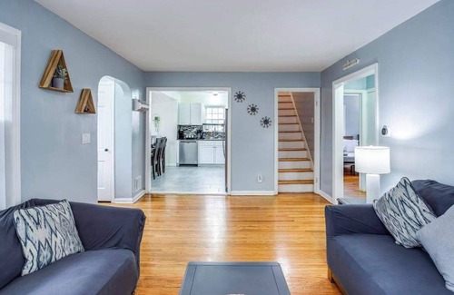 North Greece Casa | Adorable&Cozy Suburban Home Mins from Dwtn/Airport