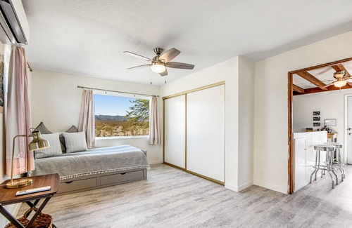 Twentynine Palms Cabina | Adorable desert home with spectacular mountain view, full kitchen, games, & more