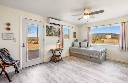 Twentynine Palms Cabina | Adorable desert home with spectacular mountain view, full kitchen, games, & more