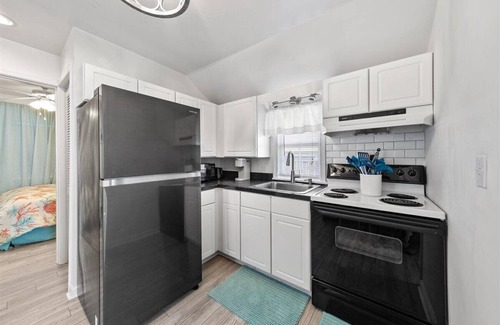 Chincoteague Casa | Adorable Dog-Friendly Cottage in the heart of Chincoteague!