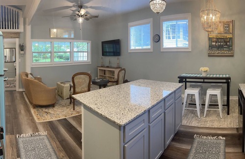Natchez Cabaña | Adorable Downtown Carriage House Cottage