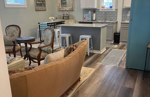 Natchez Cabaña | Adorable Downtown Carriage House Cottage