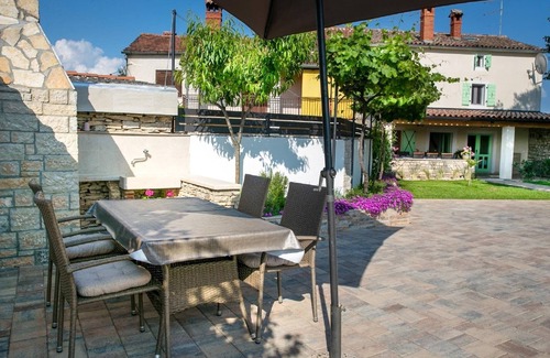 Krmed Casa | Pintoresca granja en Krmed con jardín