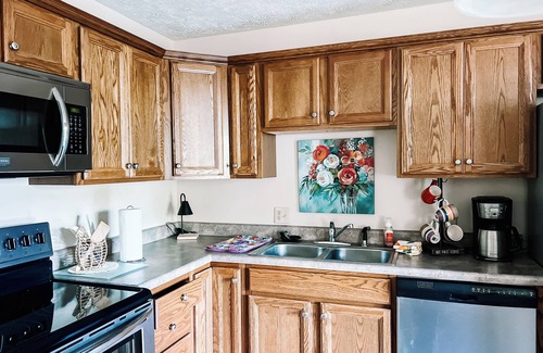 Kokomo Casa | Adorable Home Close to Everything!
