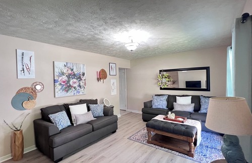 Kokomo Casa | Adorable Home Close to Everything!
