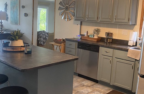 Monticello Casa | Adorable Lake Home on Lake Shafer-optional Pontoon, 2 Decks, great amenities!