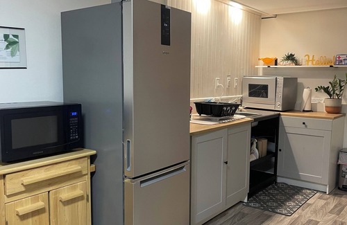 Twin Lakes Casa | Adorable one bedroom, private bathroom, kitchen
