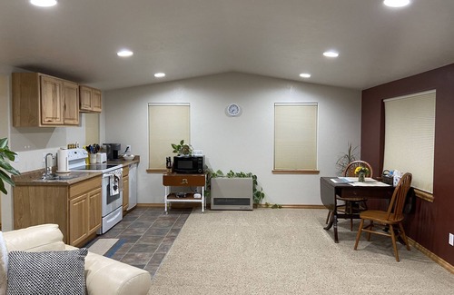 Hamilton Cabaña | Adorable Out of Town Guest House