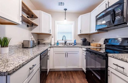 Manhattan Casa | Adorable, Peaceful 2 Bed ADU - The Hidden Stone