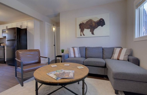 Manhattan Casa | Adorable, Peaceful 2 Bed ADU - The Hidden Stone